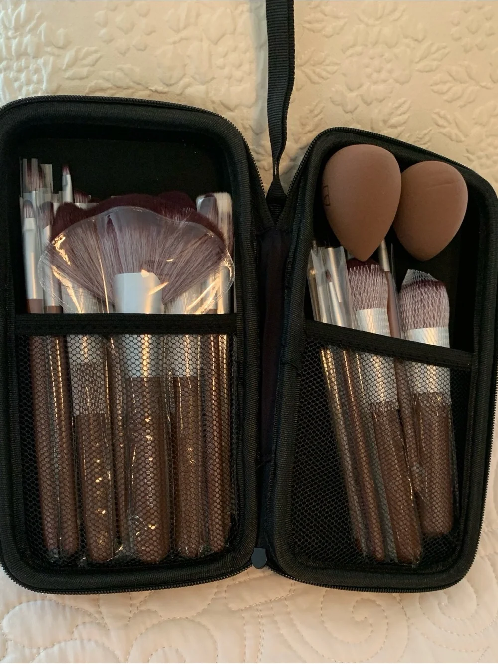 NWOT - BK MALL PROFESSIONAL MAKEUP BRUSH SET